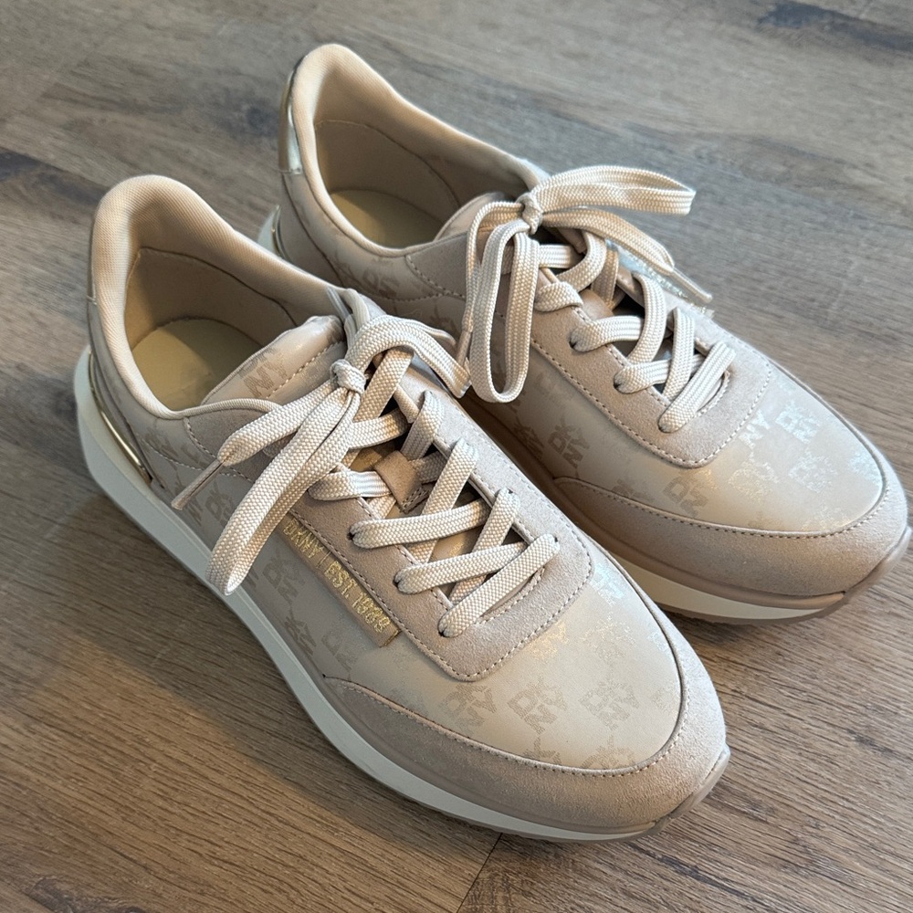 DKNY Aranae Sneakers